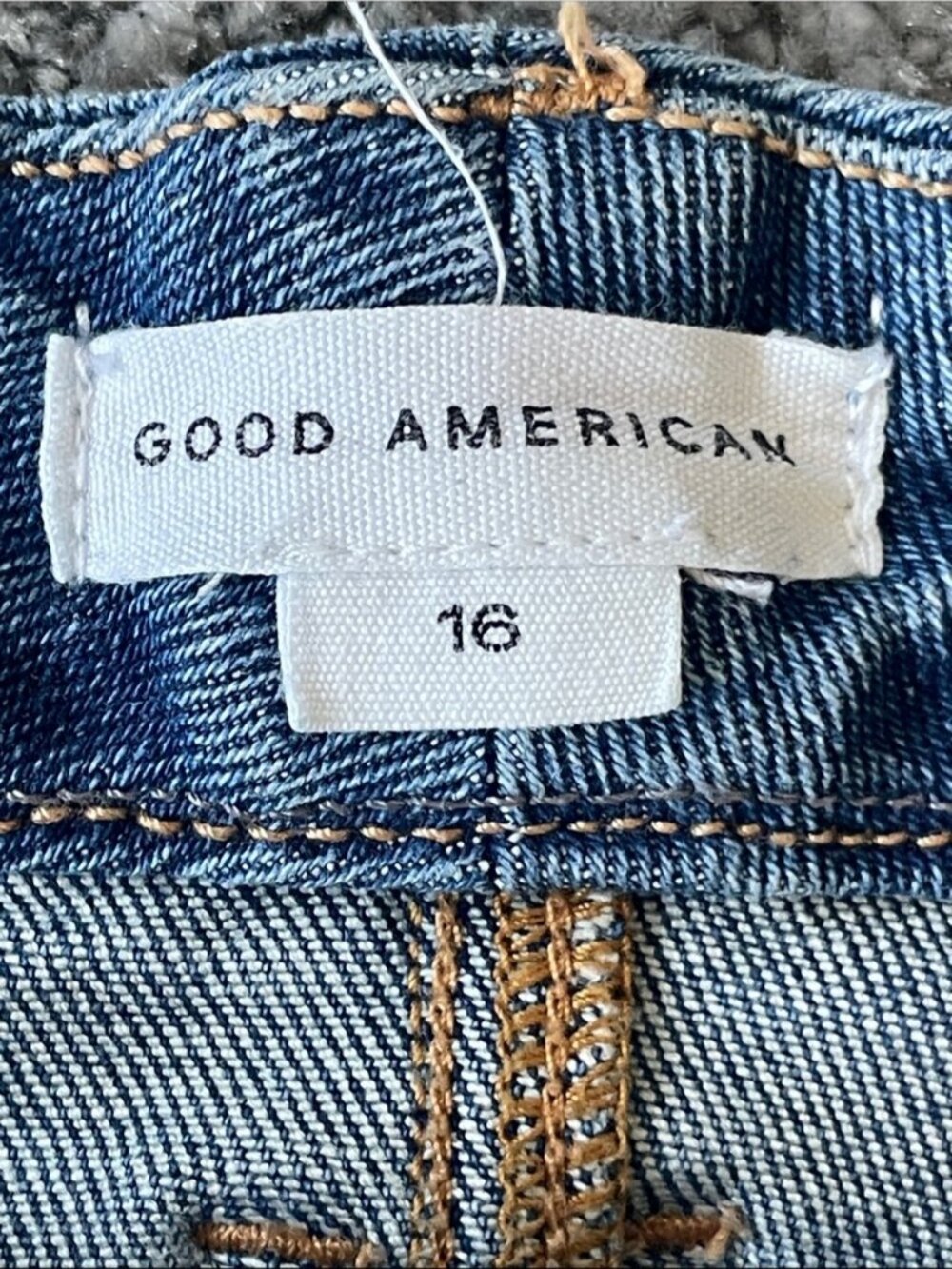 EC Good American Good Legs Flare Medium Wash Jeans - Size 16 - Picture 4 of 6